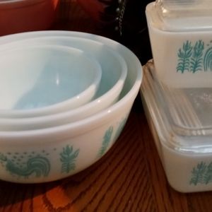 VINTAGE PYREX AMISH BUTTERPRINT LOT; 7 piece Mixing bowls & fridgies LOT